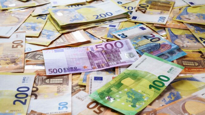 Geld beim Jahrhundertonlinebusiness